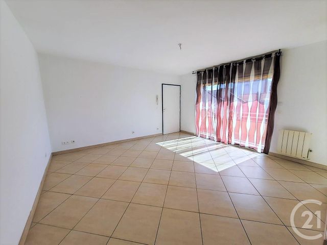 Afficher la photo en grand Appartement F3 à vendre - 3 pièces - 64.0 m2 - PERSAN - 95 - ILE-DE-FRANCE - Century 21 Osmose Rw
